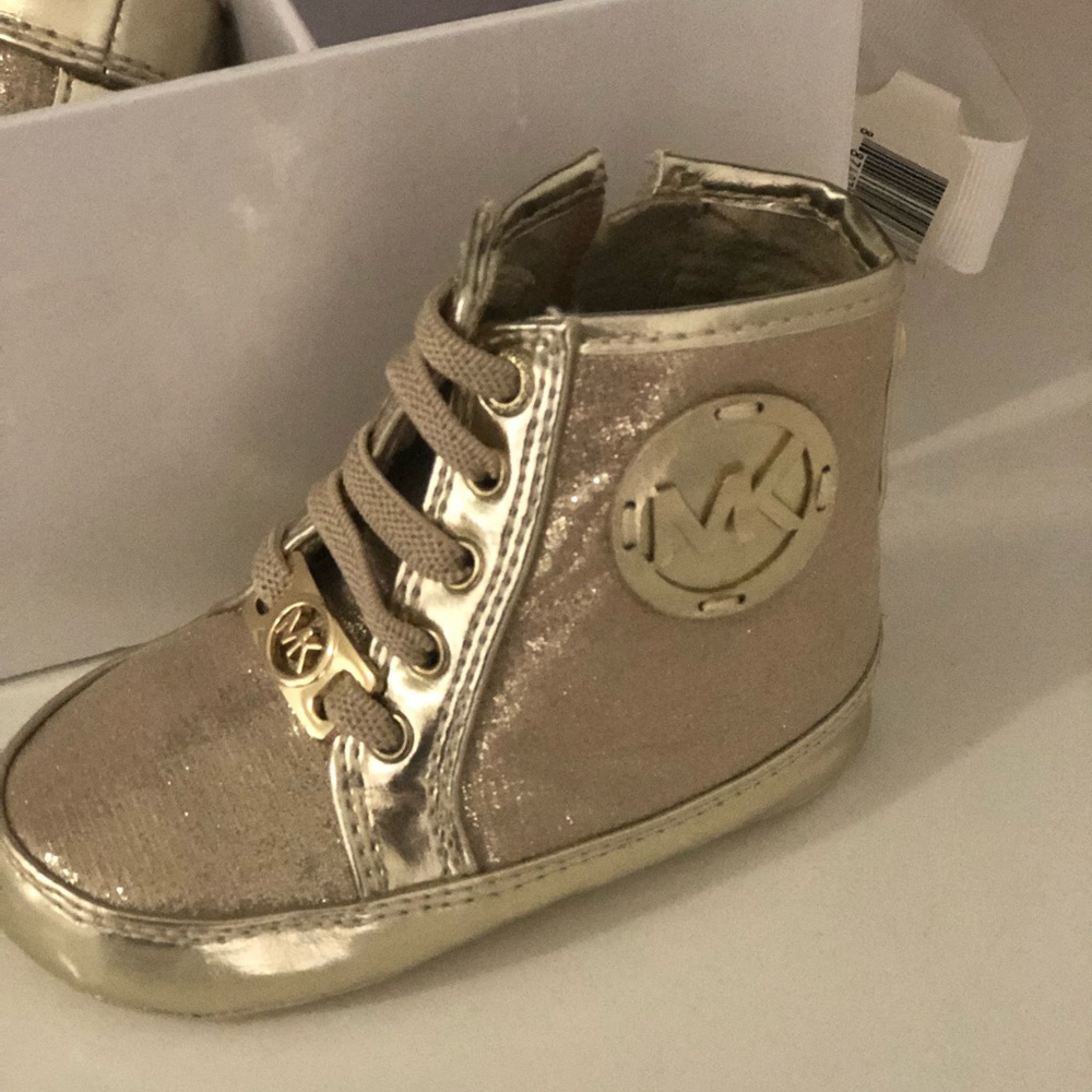 MK baby boots